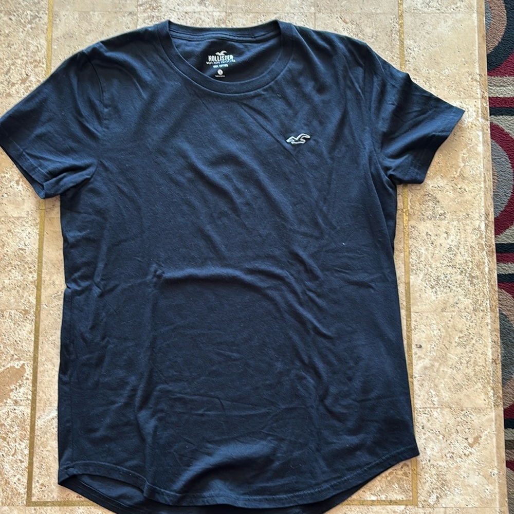 Men’s small Hollister black tee